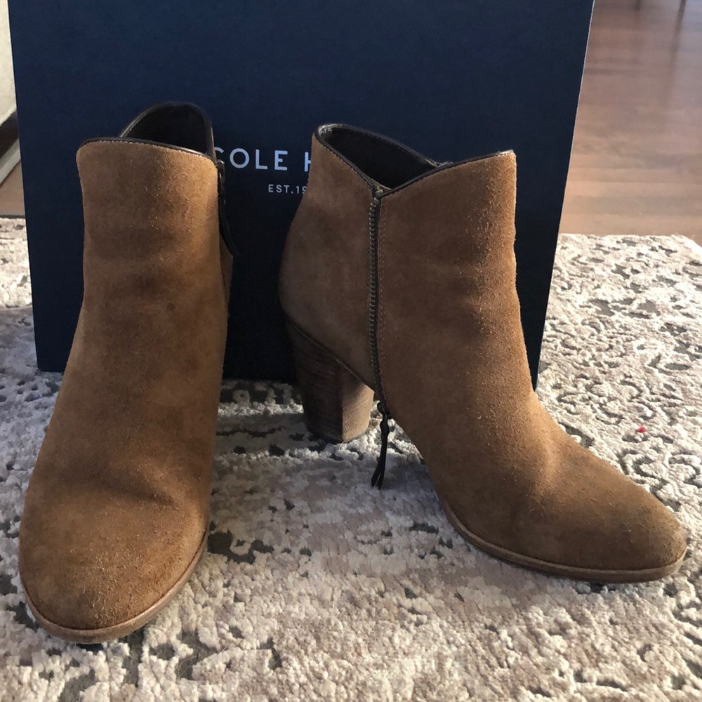 👢 Cole Haan Hayes Bootie - fab condition - size 9 - Camel color Suede